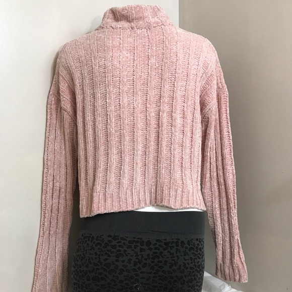Urban Heritage BabyPink Cable Knit Cropped Sweater - Picture 7 of 13